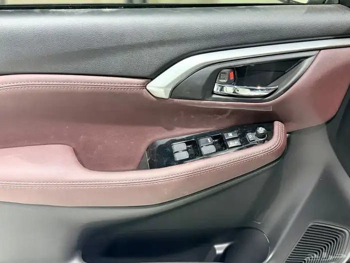 تويوتا اوربان فل سقف اسود بنزين 2026 نظام 50-50 15