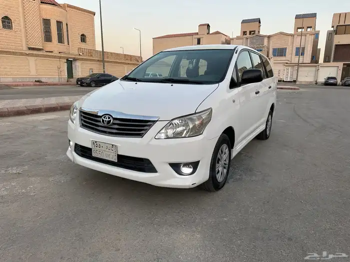 للبيع انوفا 2015 نظيفة جدا 10