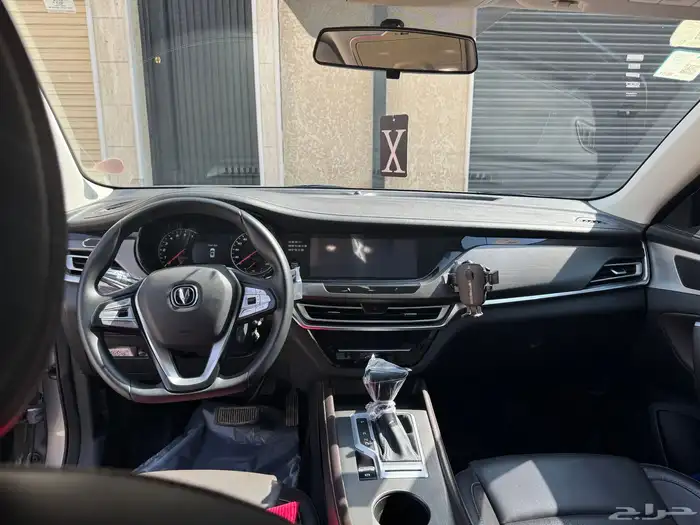 ماشي 142 الف باسم اختي وكاله يوجد رش في الباب الخلفي فقط 7