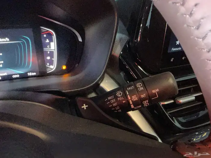 تويوتا اوربان فل سقف اسود بنزين 2026 نظام 50-50 17