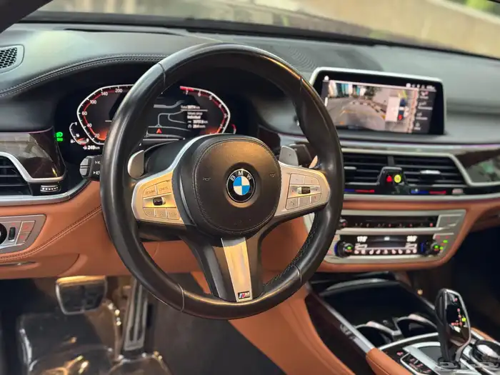 بي ام 740iL 2021 ام كت 7