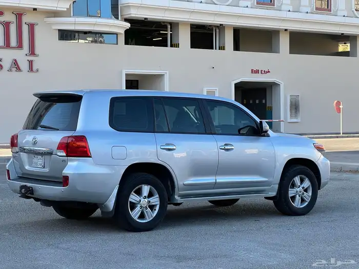 تويوتا لاند كروزر جيب موديل 2013 قمة النظافه 16