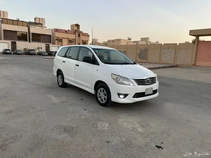 للبيع انوفا 2015 نظيفة جدا 3