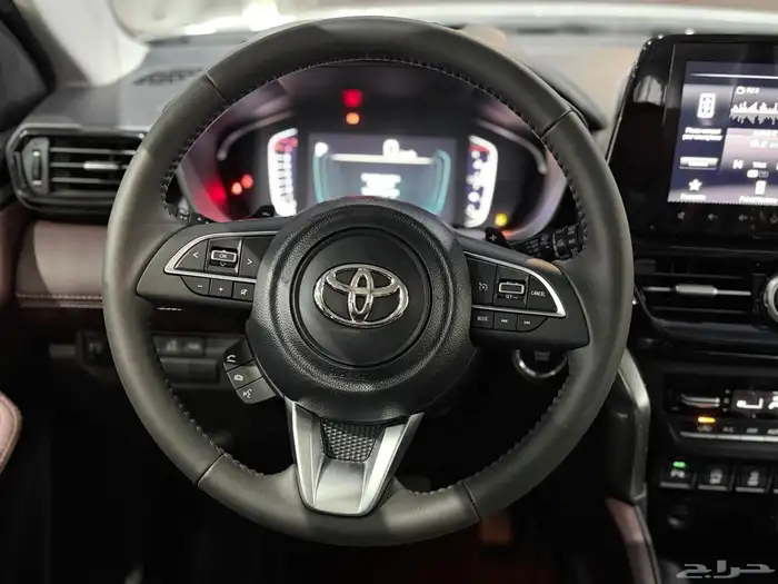 تويوتا اوربان فل سقف اسود بنزين 2026 نظام 50-50 25