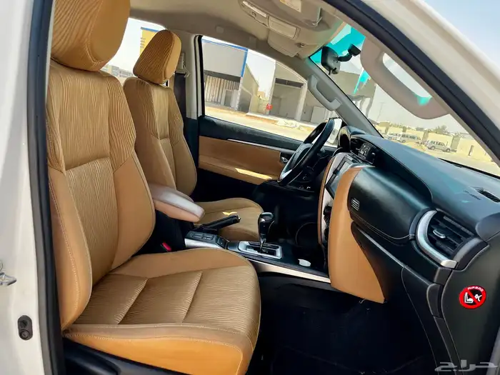 تويوتا فورتشنر Vx بنزين موديل 2022 14