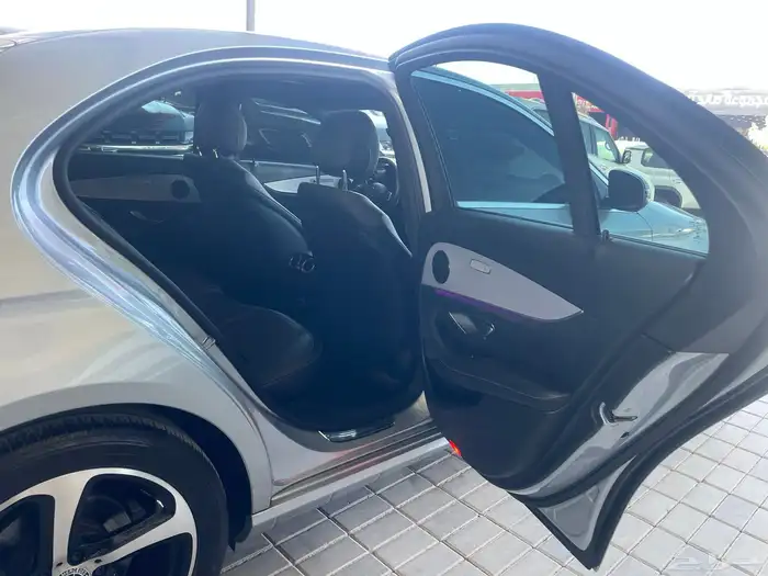 مرسيدس 2021 E250 رادار قياده ذاتيه فتحه سقف ( بنزين ) 2.0T 9