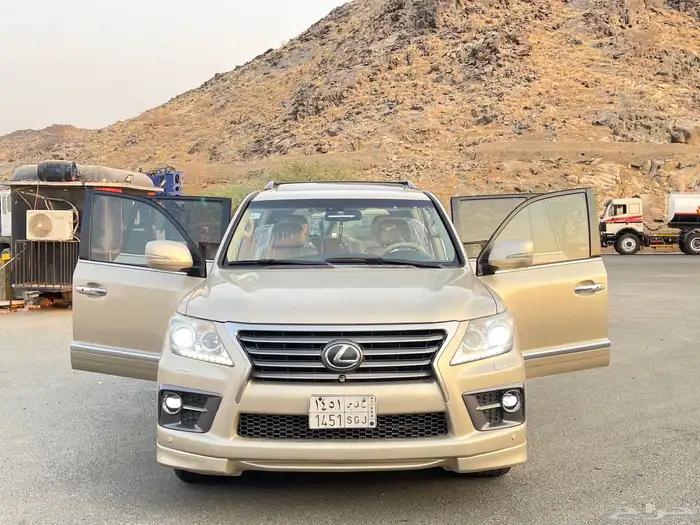 جيب لكزس LX570 موديل 2015 قمة في النظافة. 27