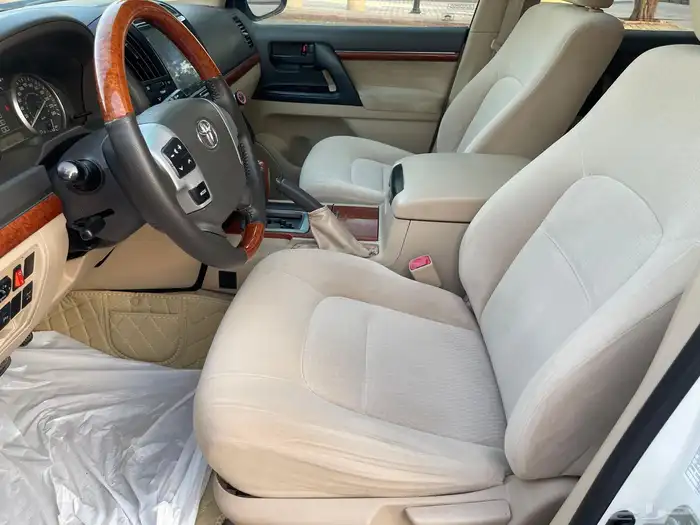 تويوتا لاندكروزر 2015 GXR فل سعودي 18