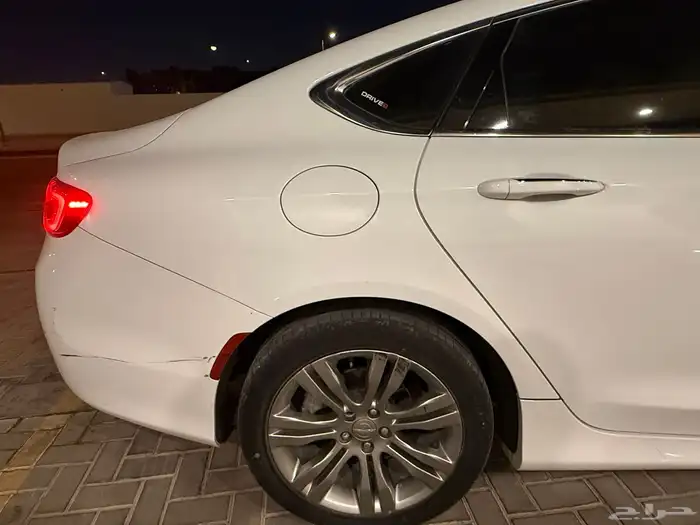 للبيع كرايزلر C200 موديل 2016 4