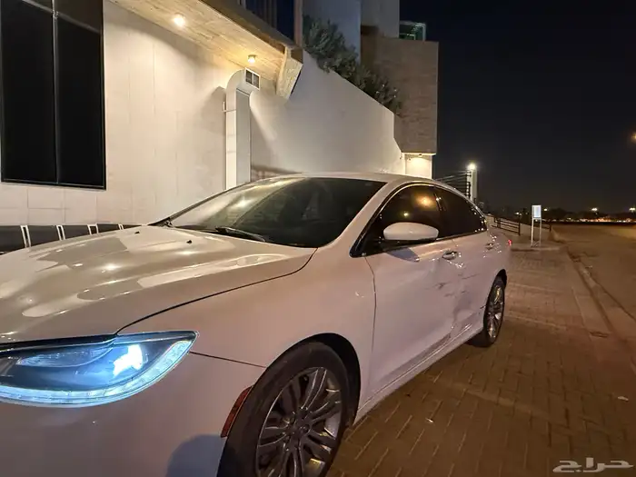 للبيع كرايزلر C200 موديل 2016 6
