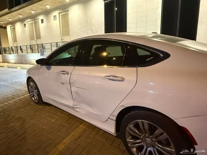 للبيع كرايزلر C200 موديل 2016 8