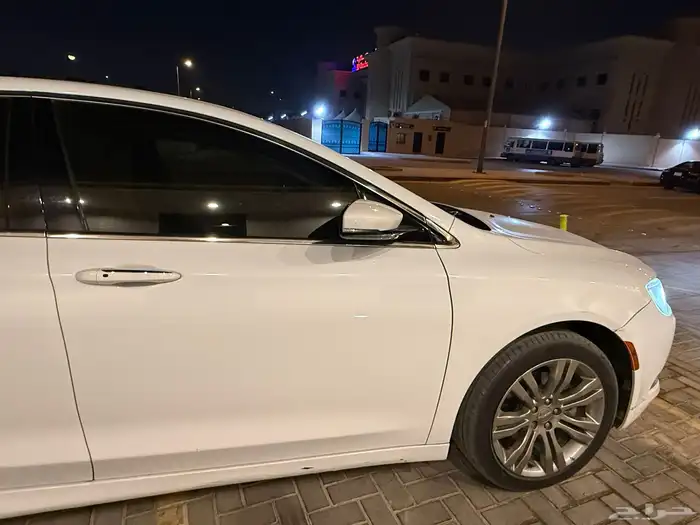 للبيع كرايزلر C200 موديل 2016 3