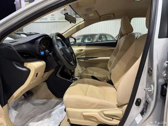 تويوتا يارس Y استاندر 2022 5