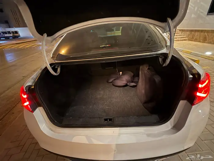 للبيع كرايزلر C200 موديل 2016 13