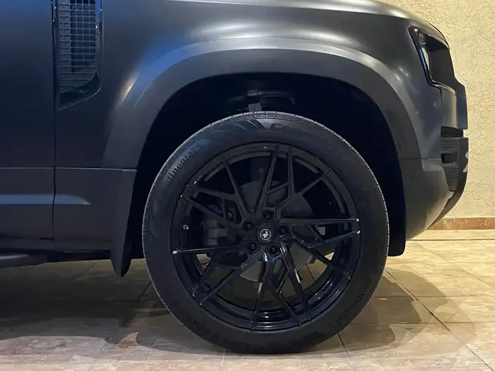 للبيع ديفندر SE موديل 2020 ماشي 70 الف 11