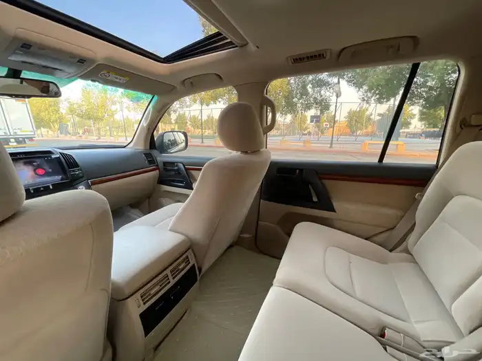 تويوتا لاندكروزر 2015 GXR فل سعودي 8