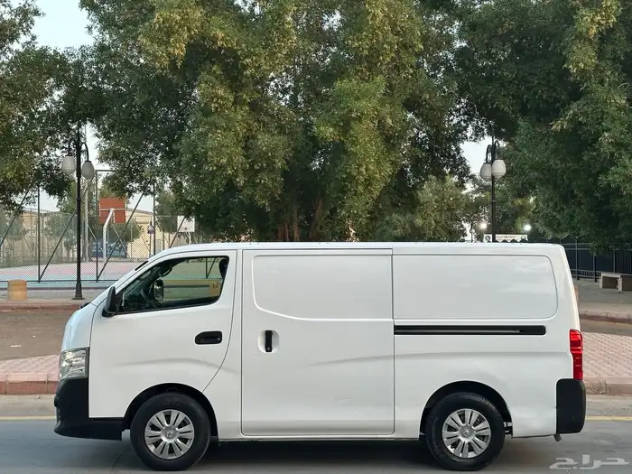 نيسان باص بضاعه موديل 2020 سعودي قير عادي ديزل 2