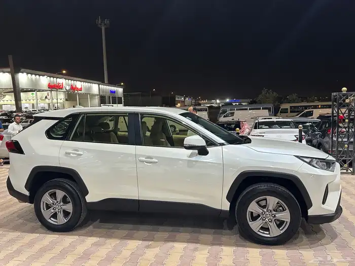 تويوتا راف فور موديل 2022 دبل 4