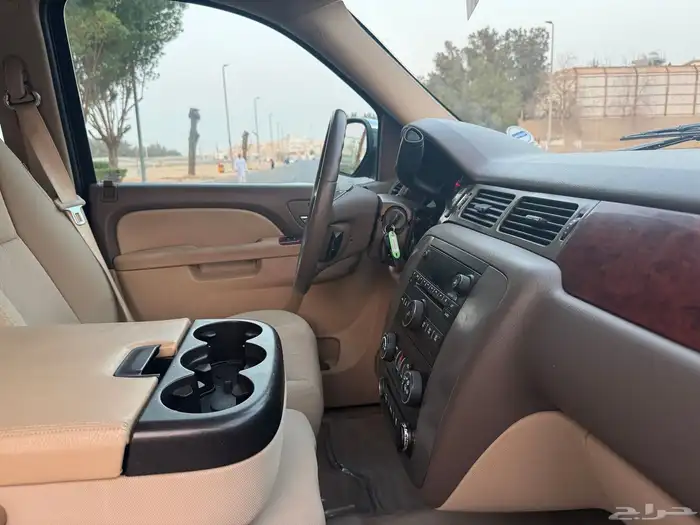 شيفرولية سوبربان 2013 اسود ملكي نظيف للبيع 37