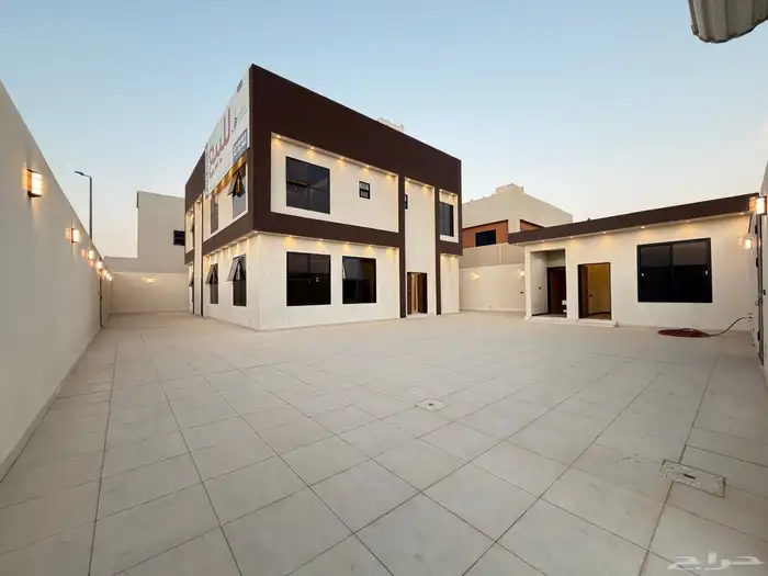 للبيع فيلا كبيره مودرن البكيريه حي الرياض 2