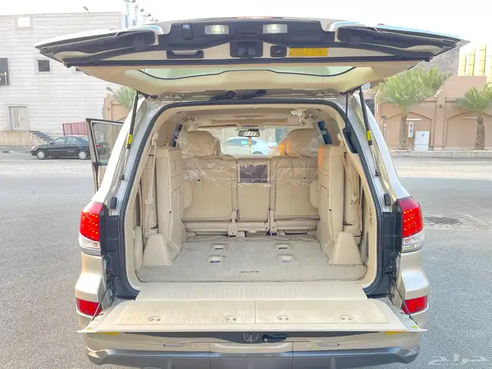 جيب لكزس LX570 موديل 2015 قمة في النظافة. 19
