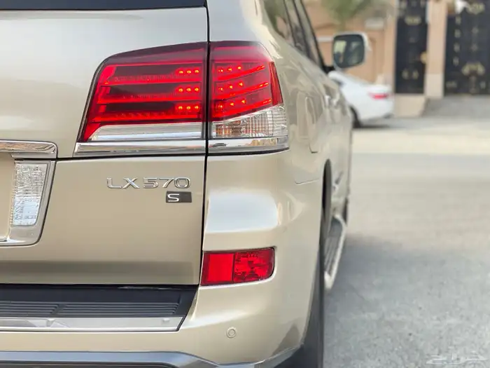 جيب لكزس LX570 موديل 2015 قمة في النظافة. 12