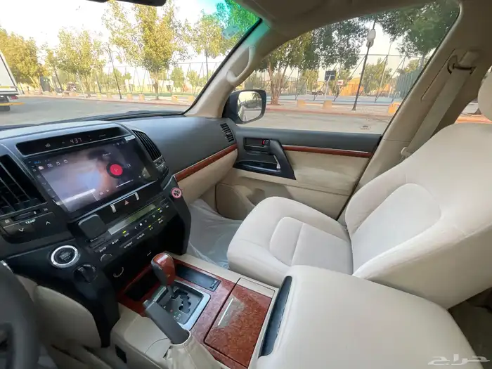 تويوتا لاندكروزر 2015 GXR فل سعودي 12