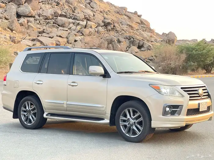 جيب لكزس LX570 موديل 2015 قمة في النظافة. 5
