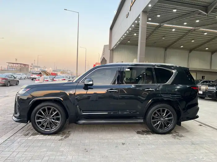 لكزس LX600 سبورت F موديل 2025 5