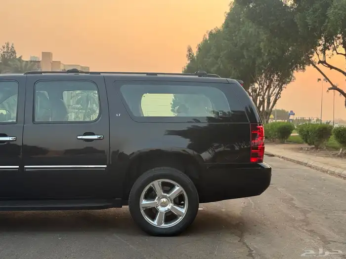 شيفرولية سوبربان 2013 اسود ملكي نظيف للبيع 9