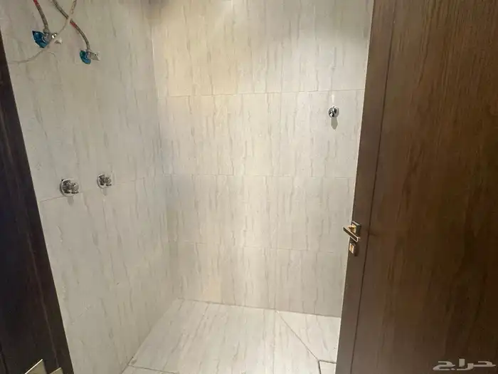 فيلا ارضيه للبيع مدخل خاص حي الاخضر 8