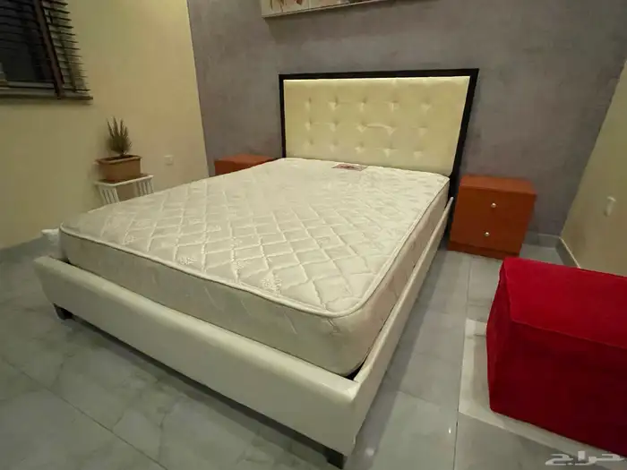 سرير كينغ جلد و خشب زان مليان اصلي مع كامل ملحقاته 0