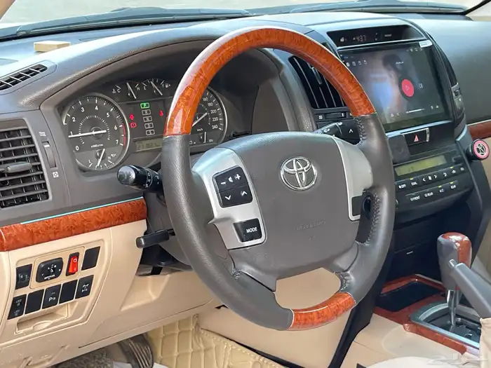 تويوتا لاندكروزر 2015 GXR فل سعودي 11