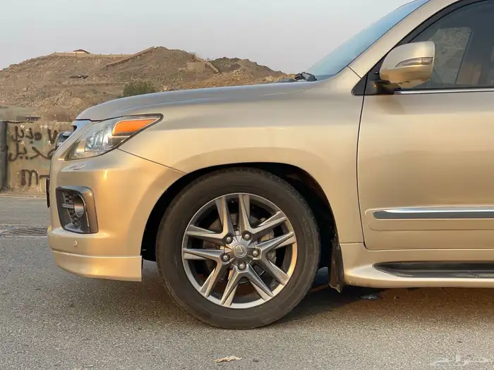 جيب لكزس LX570 موديل 2015 قمة في النظافة. 7