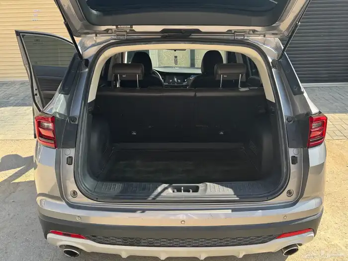 ماشي 142 الف باسم اختي وكاله يوجد رش في الباب الخلفي فقط 11