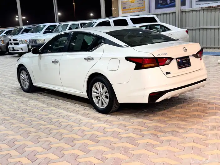 نيسان التيما موديل 2022 6