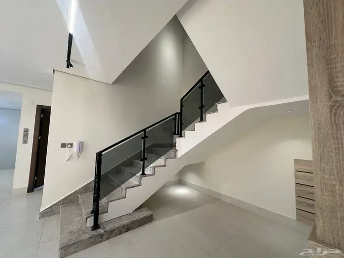 فيلا ارضيه للبيع مدخل خاص حي الاخضر 17