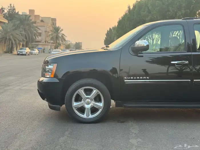 شيفرولية سوبربان 2013 اسود ملكي نظيف للبيع 8