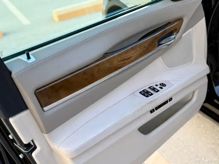 بي ام دبليو 740 موديل 2011 نظيف جدا 16