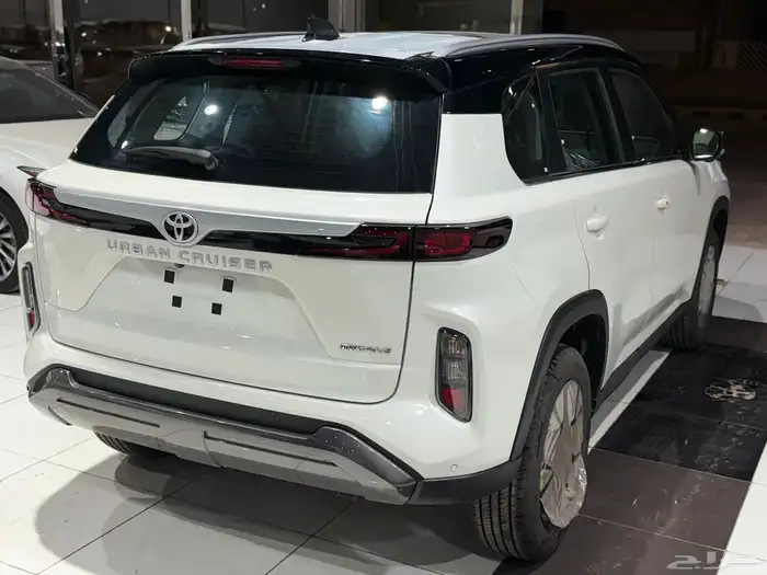 تويوتا اوربان فل سقف اسود بنزين 2026 نظام 50-50 3