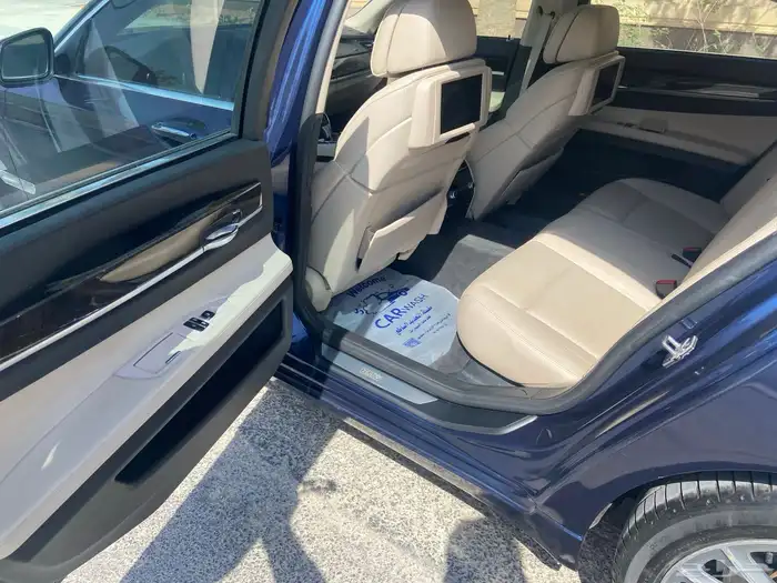 BMW 740 2012 8