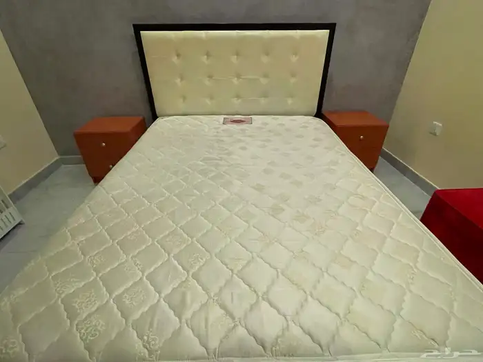 سرير كينغ جلد و خشب زان مليان اصلي مع كامل ملحقاته 4