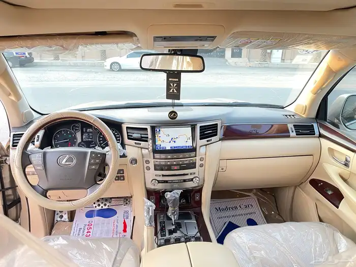 جيب لكزس LX570 موديل 2015 قمة في النظافة. 14