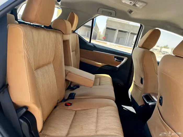 تويوتا فورتشنر Vx بنزين موديل 2022 12