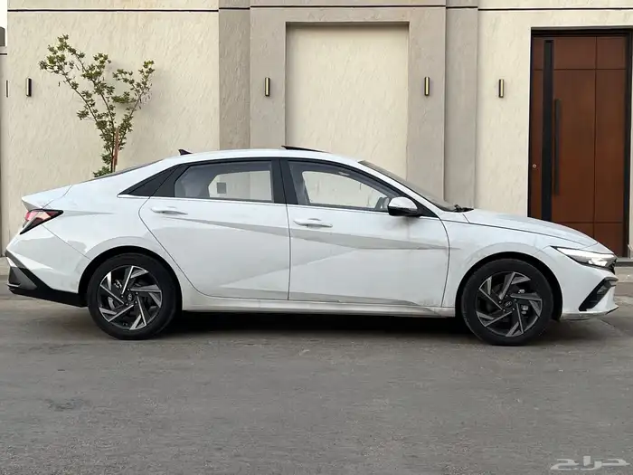 النترا 2025 كمفورت ابيض ( اصفار) 5