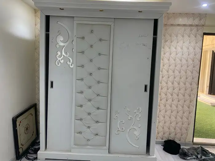 للبيع دولاب كبير البيع المستعجل 0