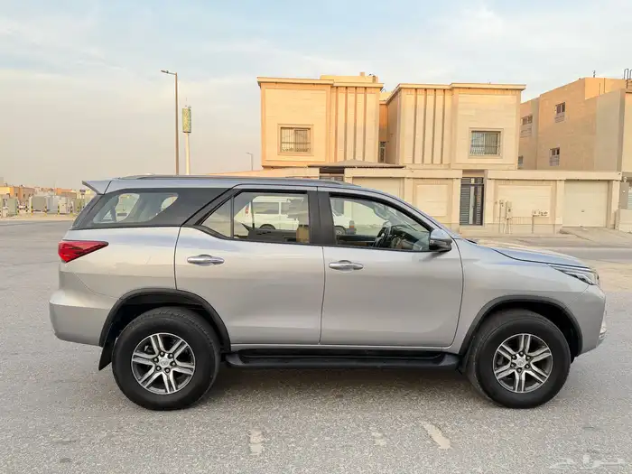 فورشنر 2022 VX سعودي نظيف .. 4