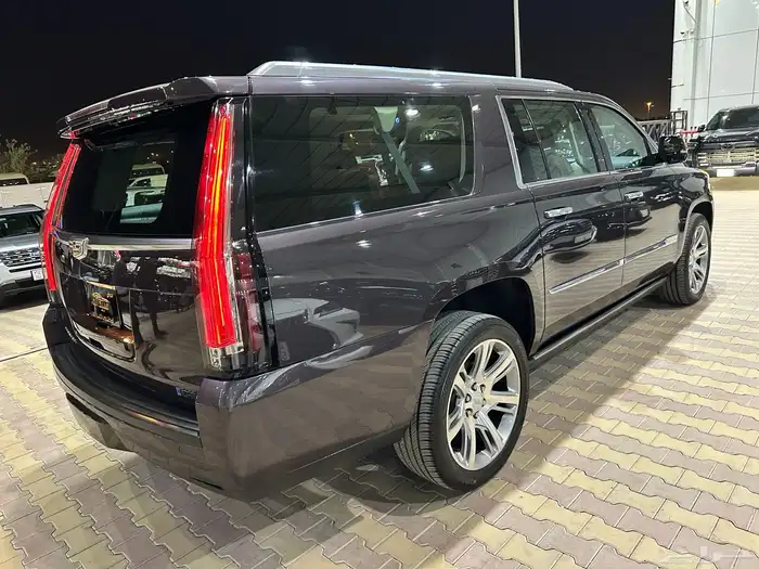 كاديلاك اسكاليد موديل 2016 فل كامل نظيف جدا 24