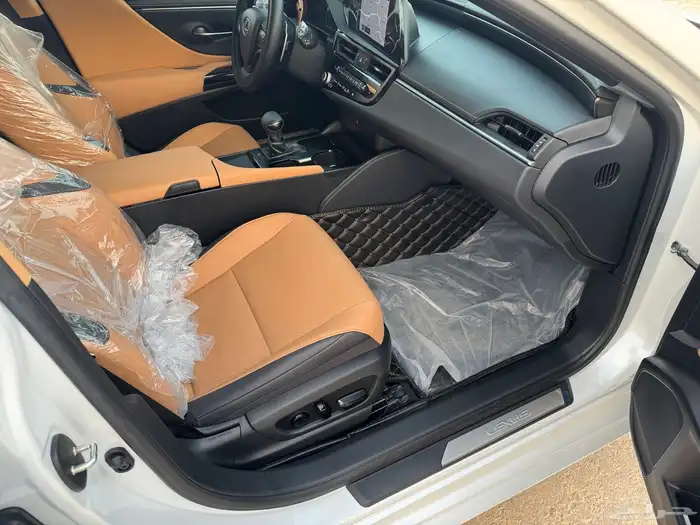 للبيع لكزز 250 ES اربعة سنلدر بحالة الوكالة 9