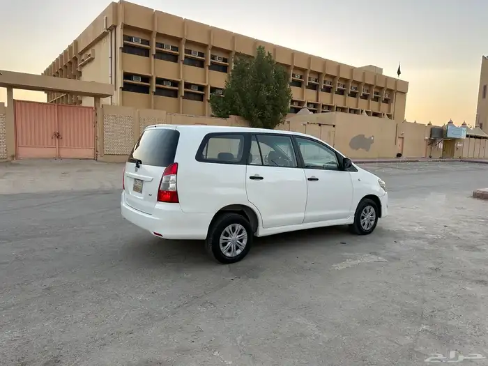 للبيع انوفا 2015 نظيفة جدا 4